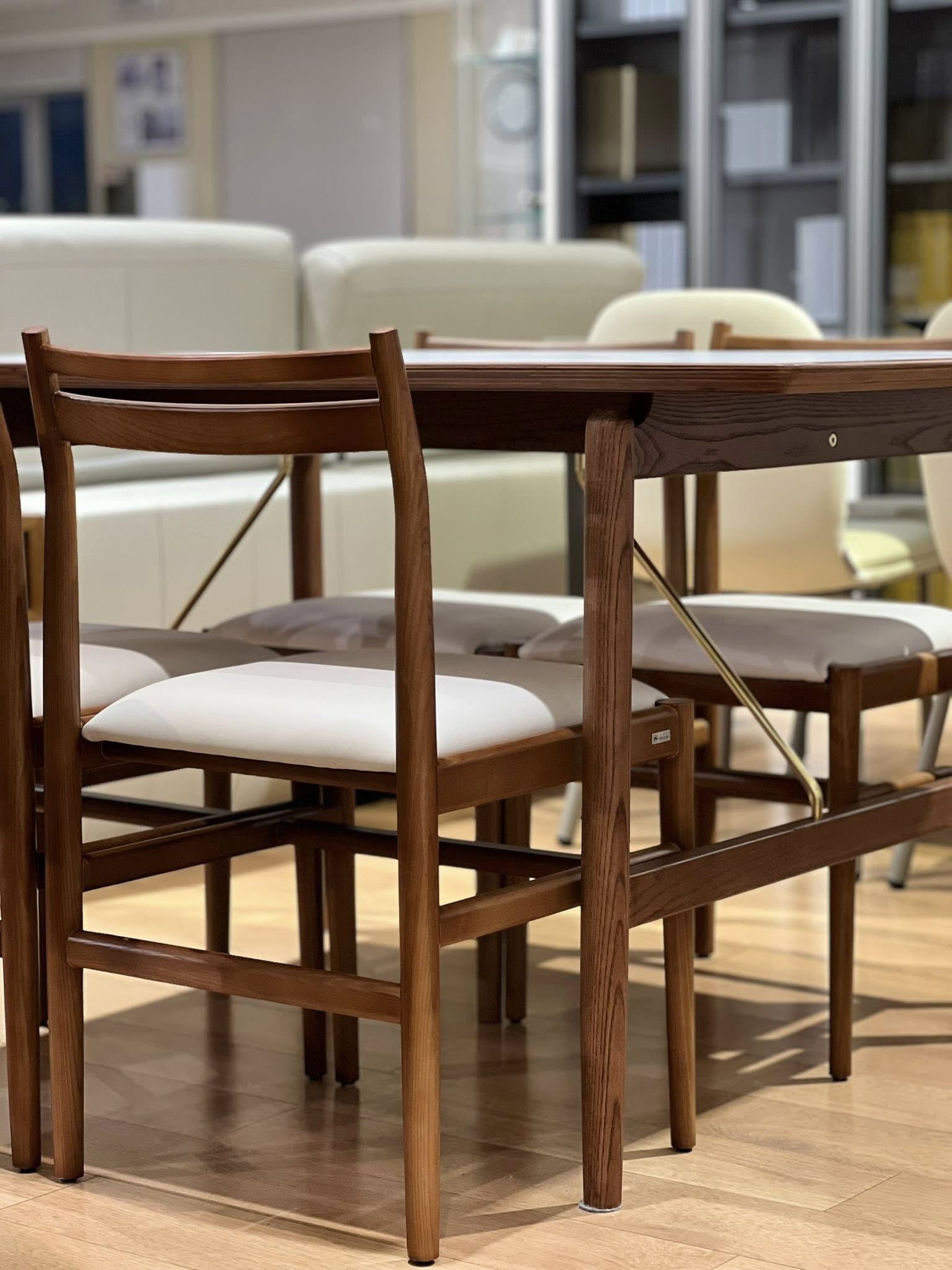 Модон ширээ, сандал